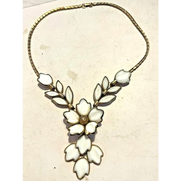 Trifari Poured Glass Necklace Gripoix Flower 1951 Dogwood Rare Petal Drops - Picture 1 of 4